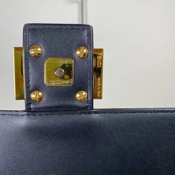 Designer Style Baguette Crossbody Bag - Picture 4 of 7